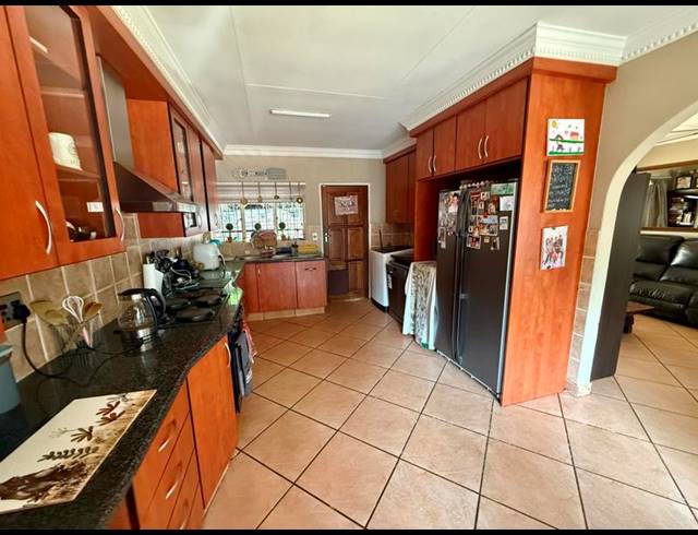 4 BEDROOM HOUSE FOR SALE IN ROOIHUISKRAAL